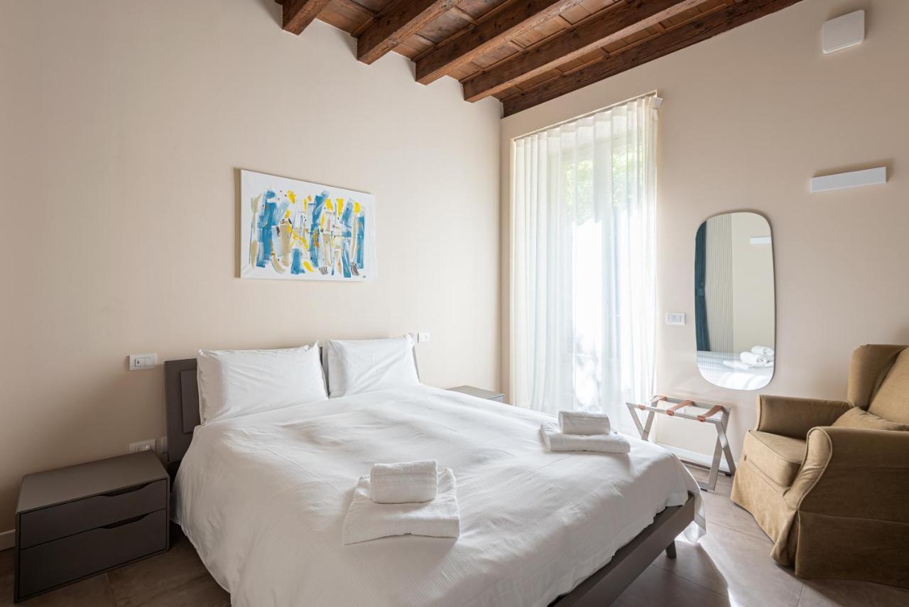 Rego Apartments - Boutique Aparthotel With Some Off-Site Apartments In A Charming Historic District Close To Upper Town Бергамо Экстерьер фото